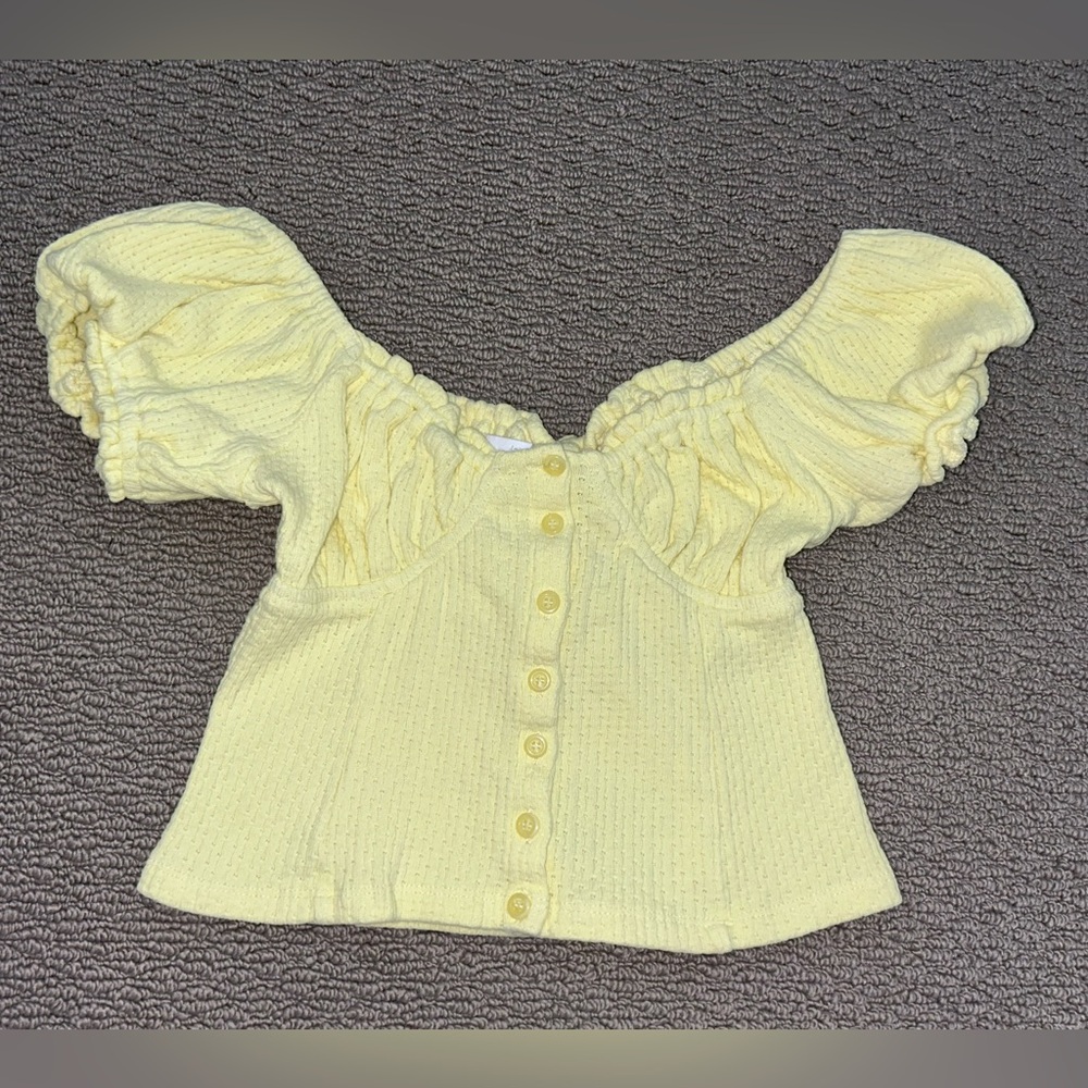 Isalis Libby Top
Off The Shoulder
Cap Sleeve
Buttons
Crop
Cottagecore
Prep
Small